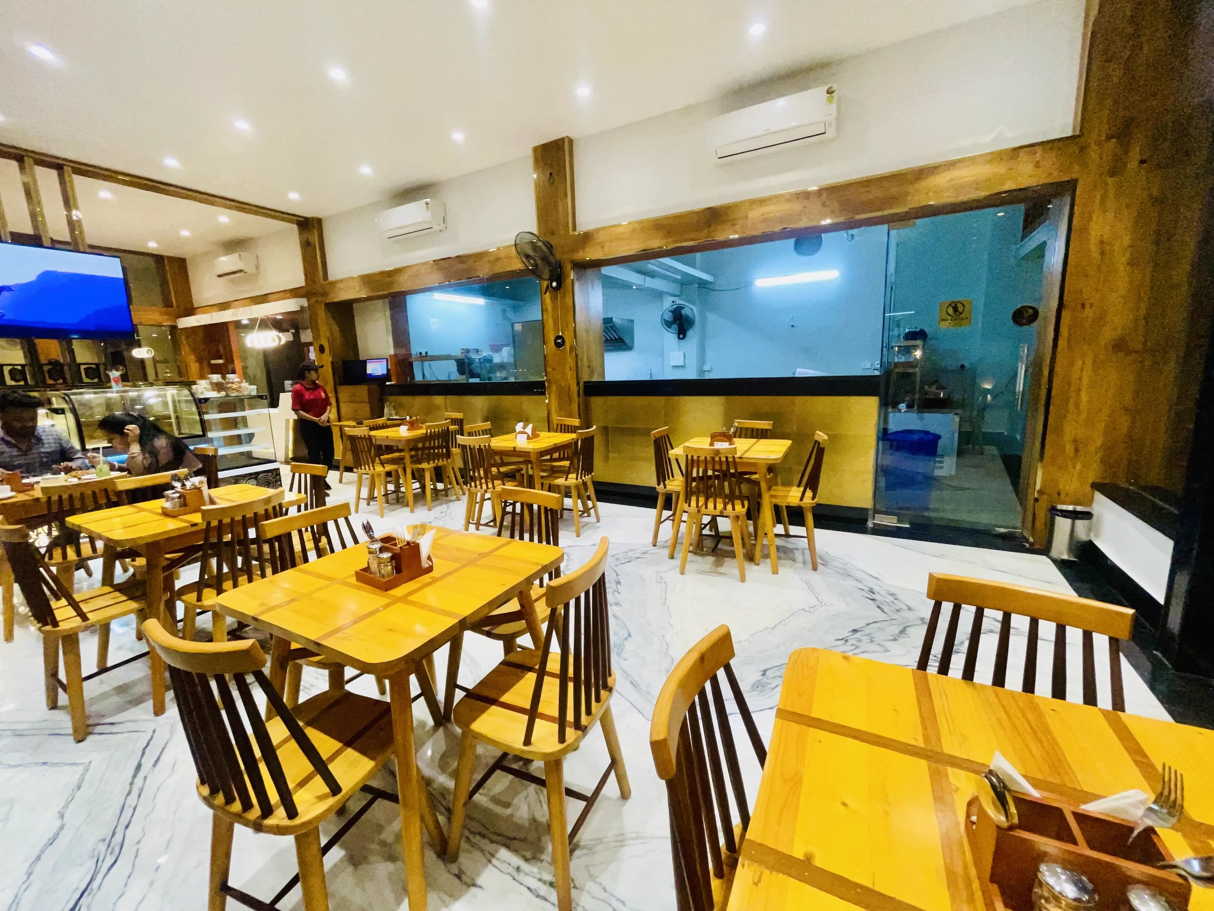Luxuria Grand Café Cove